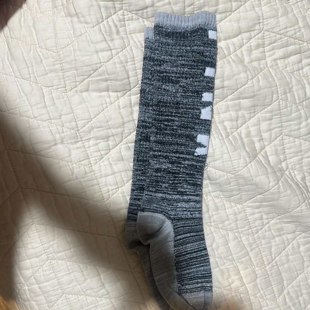 PINK Victoria's Secret Gray and White Athletic Socks